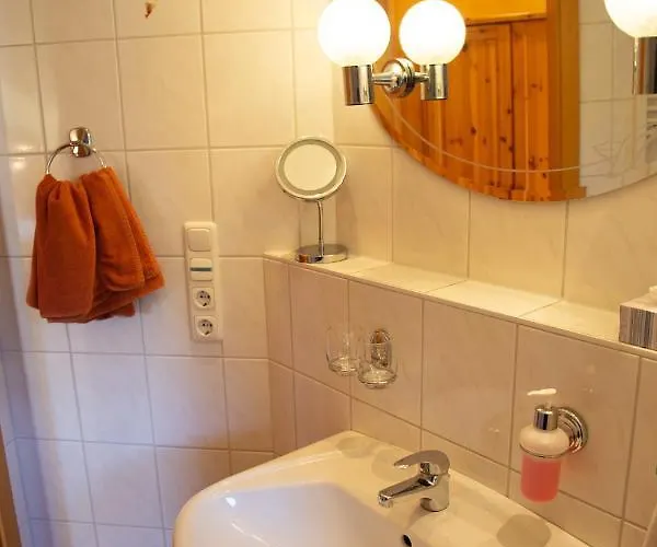 住宿加早餐酒店 Wein- Und Gaestehaus Michels 特拉本特拉巴赫